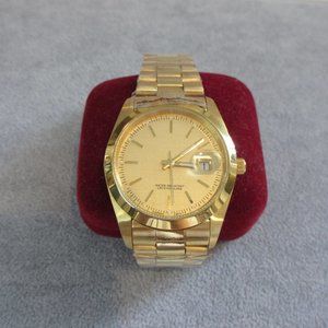 T&J Classic Gold Link Watch! New